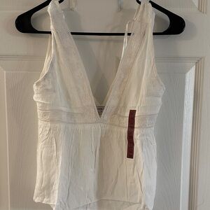 Chic White V-Neck Crop Top